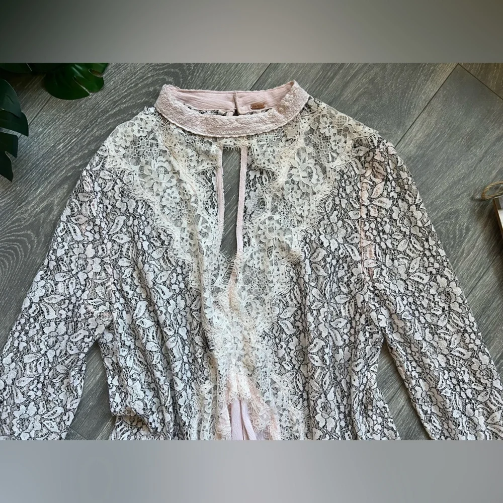 Free People Tell Tale Keyhole Gauzy Eyelash Lace Trapeze Dress in Pearl L